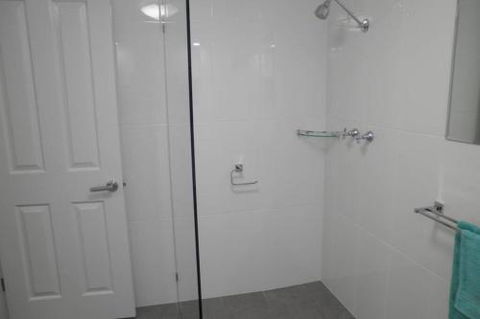 Almonta Apartments On The Water Front - Holiday Sunshine Coast 6