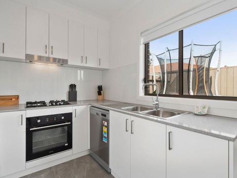 Rosebud Beachside Gem - Sunshine Coast Tourism 3