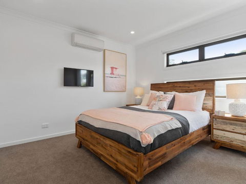 Rosebud Beachside Gem - Sunshine Coast Tourism 4
