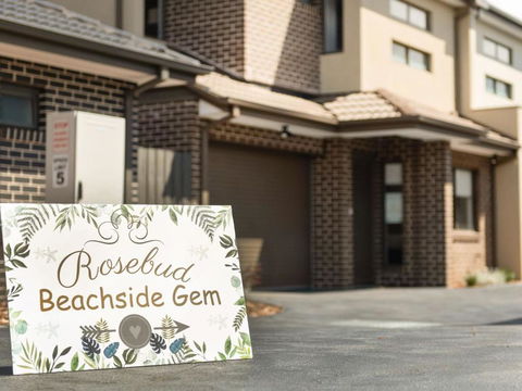 Rosebud Beachside Gem - Sunshine Coast Tourism 6