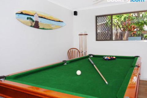 Schirrmann 56 Four Bedroom Home On Canal With Pool Pontoon Aircon & WiFi! - Holiday Sunshine Coast 6