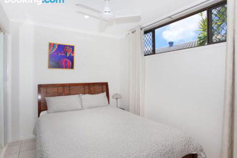 Schirrmann 56 Four Bedroom Home On Canal With Pool Pontoon Aircon & WiFi! - Holiday Sunshine Coast 4