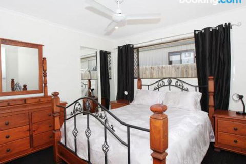Schirrmann 56 Four Bedroom Home On Canal With Pool Pontoon Aircon & WiFi! - Holiday Sunshine Coast 2