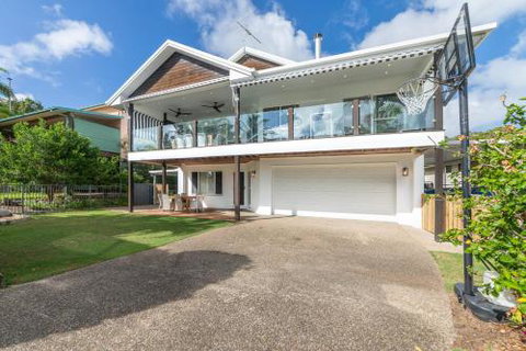 Beaches - Sunshine Coast Tourism 0