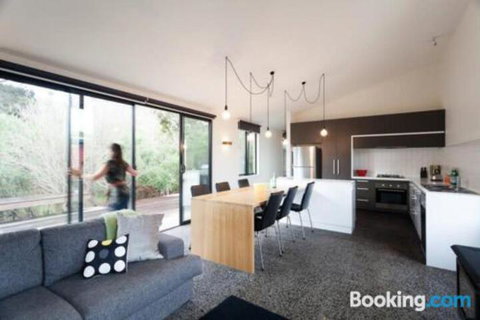 3 Anderson Avenue Sandy Point - Sunshine Coast Tourism 3