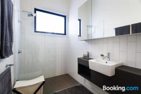 3 Anderson Avenue Sandy Point - Sunshine Coast Tourism 1