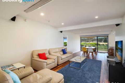 Beachfront Delight 14b Bareena Avenue - Holiday Sunshine Coast 3
