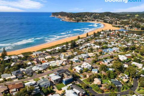 Beachfront Delight 14b Bareena Avenue - Holiday Sunshine Coast 0