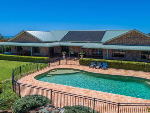 GULL HOUSE Kiama 4pm Check Out Sundays - Holiday Sunshine Coast 0