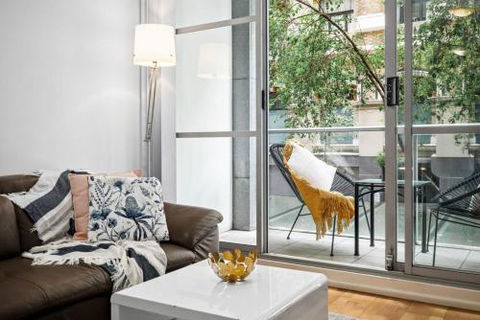 A Bright & Stylish Studio Next To Darling Harbour - Holiday Sunshine Coast 6