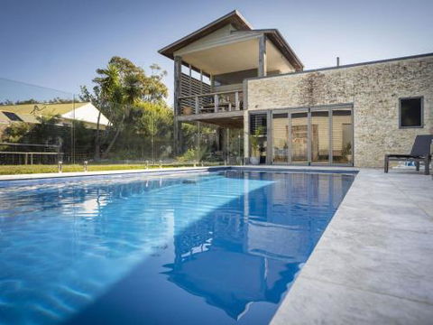 ARALUEN HOUSE Werri Beach 4pm Check Out Sundays - Holiday Sunshine Coast 0