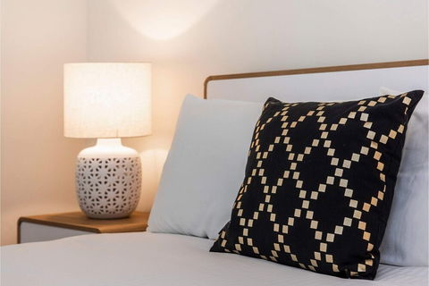 Bright 1BR Apartment Close To Foreshore & Cbd - Holiday Sunshine Coast 4