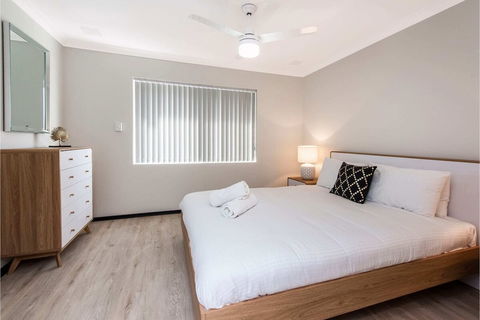 Bright 1BR Apartment Close To Foreshore & Cbd - Holiday Sunshine Coast 0