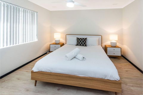 Bright 1BR Apartment Close To Foreshore & Cbd - Holiday Sunshine Coast 5