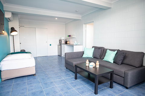Airlie Sun & Sand Accommodation 2 - Holiday Sunshine Coast 1