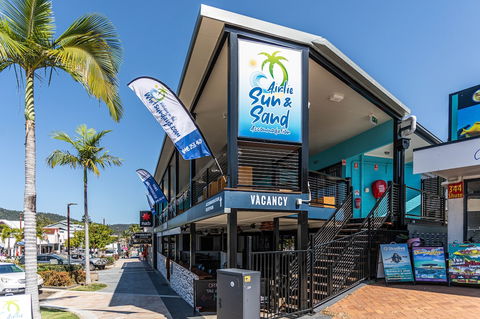 Airlie Sun & Sand Accommodation 3 - Sunshine Coast Tourism 1