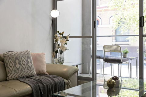 A Cozy & Modern Studio Next To Darling Harbour - Holiday Sunshine Coast 3