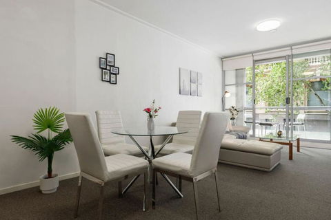 A Cozy & Modern Studio Next To Darling Harbour - Holiday Sunshine Coast 2