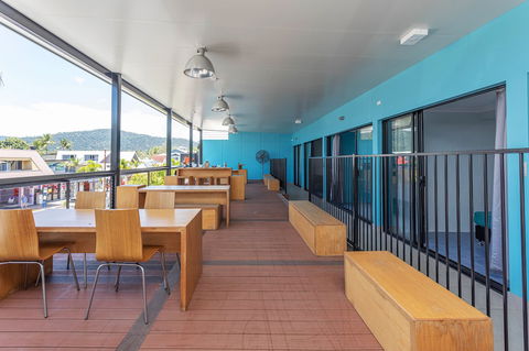 Airlie Sun & Sand Accommodation Studio 1 - Holiday Sunshine Coast 3