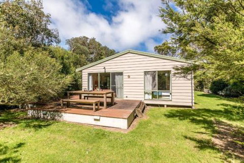 Sixteen Ash Ave Sandy Point - Sunshine Coast Tourism 1