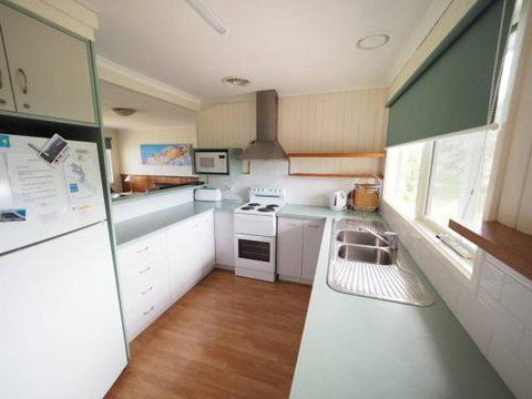 27 Beach Parade Sandy Point - Holiday Sunshine Coast 6