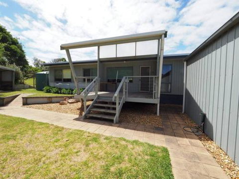 27 Beach Parade Sandy Point - Holiday Sunshine Coast 0