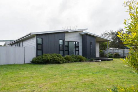34 Ash Avenue Sandy Point - Sunshine Coast Tourism 0