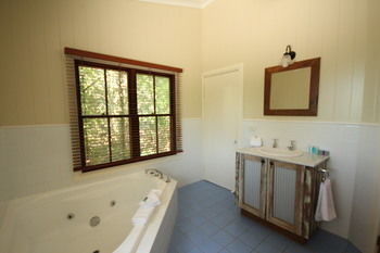 Galnyamba.Friday Creek Retreat - Holiday Sunshine Coast 2