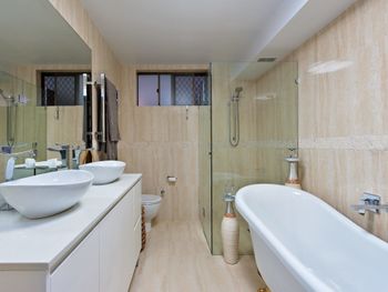 Yachtsmans Rest Unit 1 / 37 Victoria Parade - Holiday Sunshine Coast 1