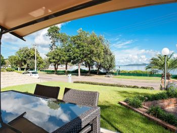 Yachtsmans Rest Unit 1 / 37 Victoria Parade - Holiday Sunshine Coast 6