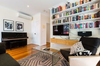 KIM 2BDR West Melbourne Apartment - Holiday Sunshine Coast 0