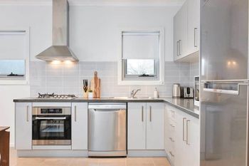 Chic Modern & Designer Apartment - Sunshine Coast Tourism 4