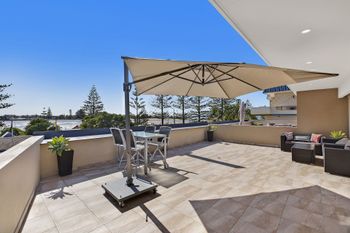 Lakeshore Apartment 3 - Holiday Sunshine Coast 0