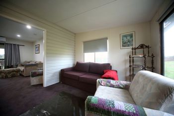 Clunes Cabins Rejuvenate Stays - Sunshine Coast Tourism 5