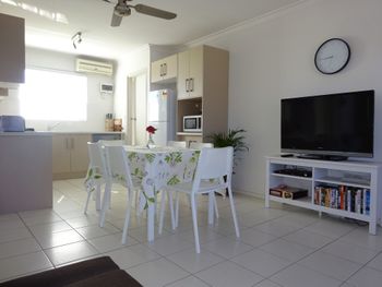 Selene Holiday Apartment AtWest Beach - Holiday Sunshine Coast 1