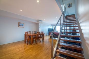 Spacious Apartment With Sea Views - Holiday Sunshine Coast 5
