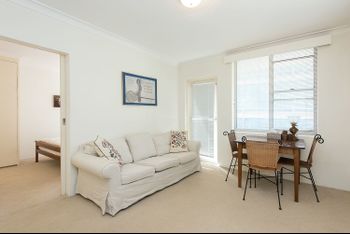 Comfy Convenience In Centennial Park - Holiday Sunshine Coast 0