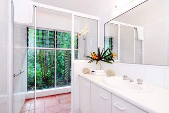The Oak Beach Beachhouse - Sunshine Coast Tourism 1