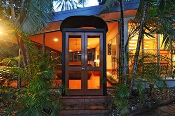 The Oak Beach Beachhouse - Sunshine Coast Tourism 3