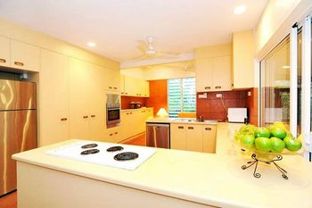 The Oak Beach Beachhouse - Sunshine Coast Tourism 2