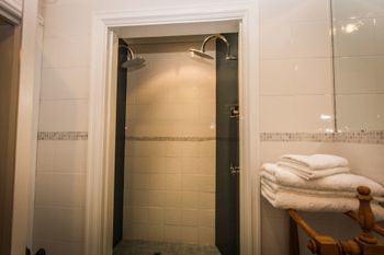 Spooky Hall Motel - Holiday Sunshine Coast 2