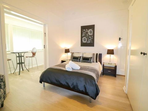Waterside Retreat - Holiday Sunshine Coast 4