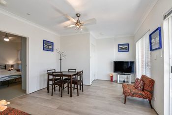 Renovated Apartment With Pool - Holiday Sunshine Coast 4