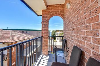 Renovated Apartment With Pool - Holiday Sunshine Coast 6