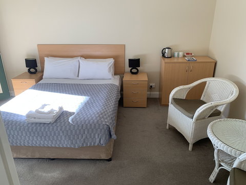 Settlers Hotel York - Holiday Sunshine Coast 4