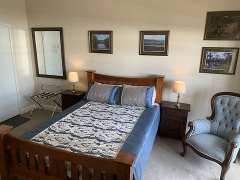 Settlers Hotel York - Holiday Sunshine Coast 3