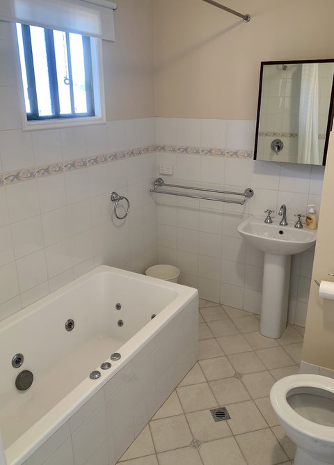 Settlers Hotel York - Holiday Sunshine Coast 5