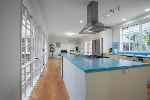 Lots Love Life Garden View Amazing Five Bedrooms - Sunshine Coast Tourism 4