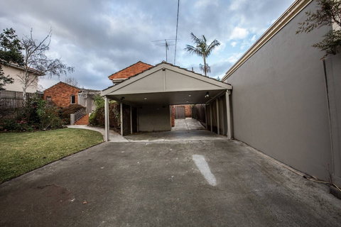 Lots Love Life Garden View Amazing Five Bedrooms - Sunshine Coast Tourism 3