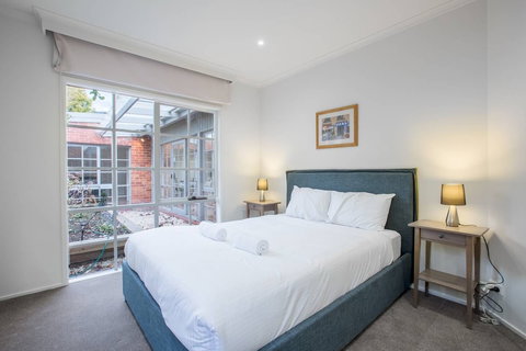 Lots Love Life Garden View Amazing Five Bedrooms - Sunshine Coast Tourism 1